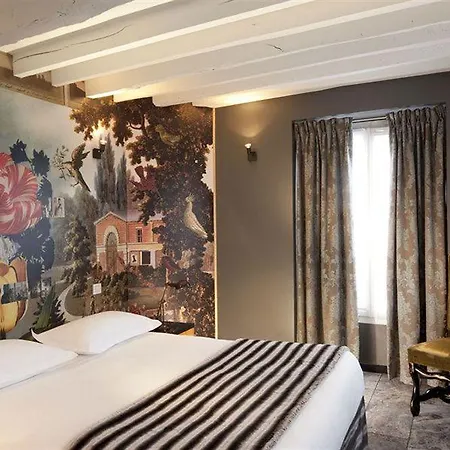 Le Notre Dame Saint Michel Paris