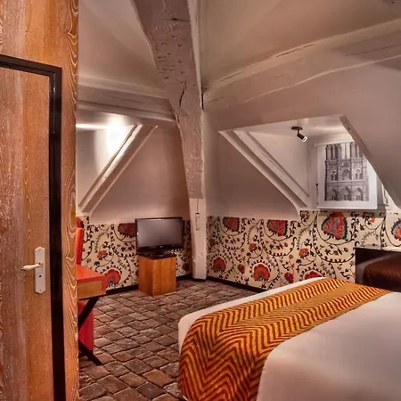 Hotel Le Notre Dame Saint Michel 3*