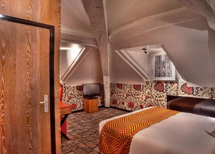 Hotel Le Notre Dame Saint Michel 3*