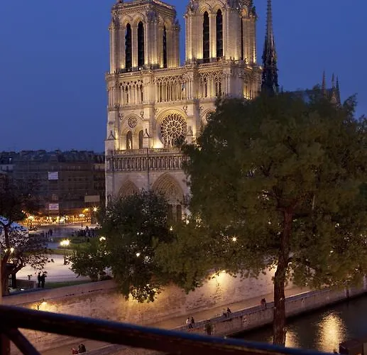 Le Notre Dame Saint Michel Paris
